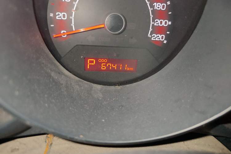 Used Kia Soul 2012 1.6L AT GL Odometer Close Up