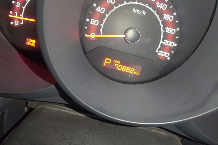 Used Kia Soul 2012 1.6L AT GL Odometer Close Up