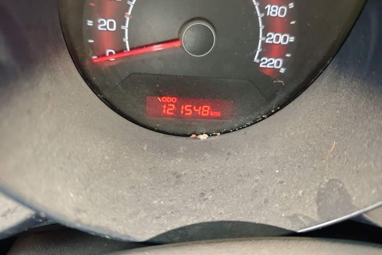 Used Kia Soul 2012 1.6L MT GL Odometer Close Up