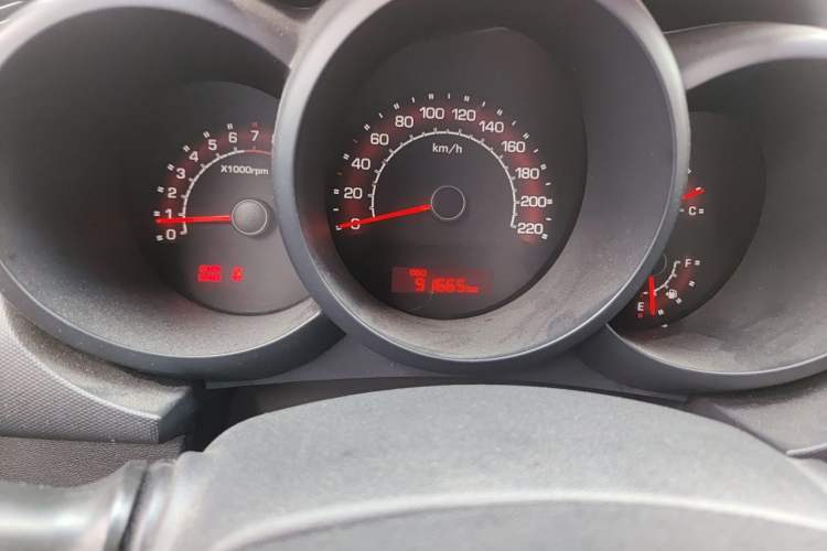 Used Kia Soul 2012 1.6L MT GL Odometer Close Up