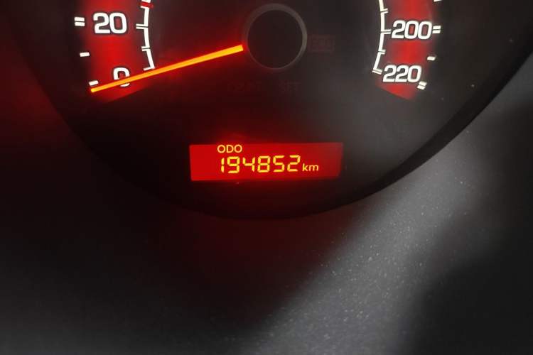 Used Kia Soul 2012 1.6L MT GL Odometer Close Up