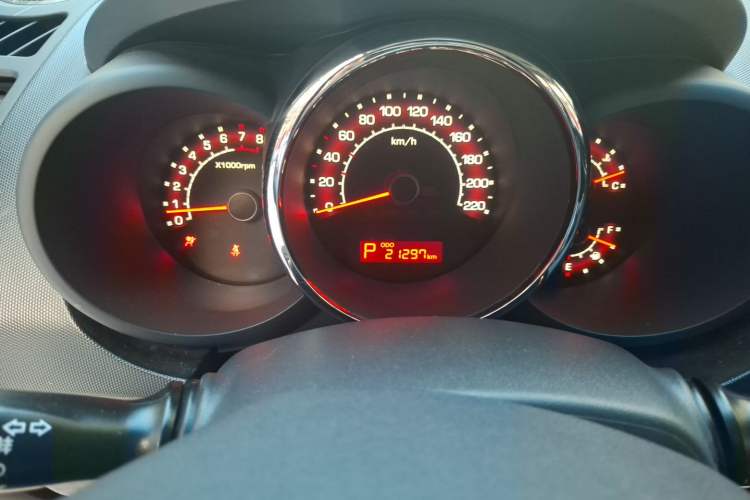 Used Kia Soul 2012 1.6L AT GLS Odometer Close Up