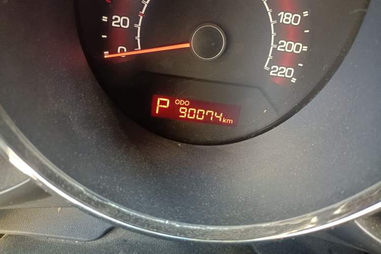 Used Kia Soul 2012 1.6L AT GL Odometer Close Up