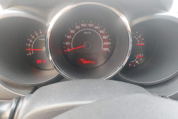 Used Kia Soul 2012 1.6L MT GLS Odometer Close Up