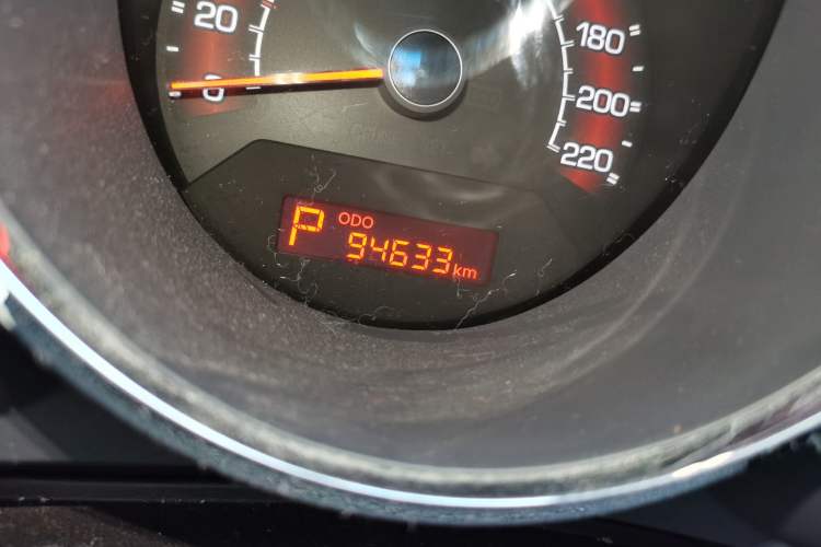 Used Kia Soul 2012 1.6L AT GLS Odometer Close Up