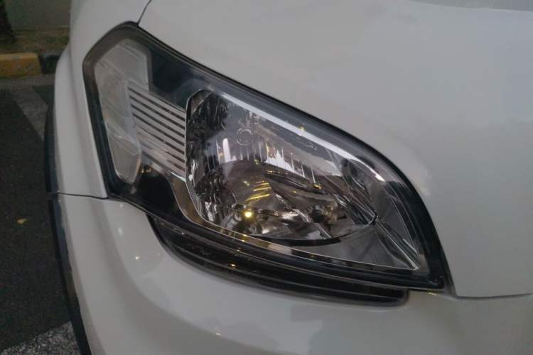Used Kia Soul 2012 1.6L AT GL Right Front Headlight