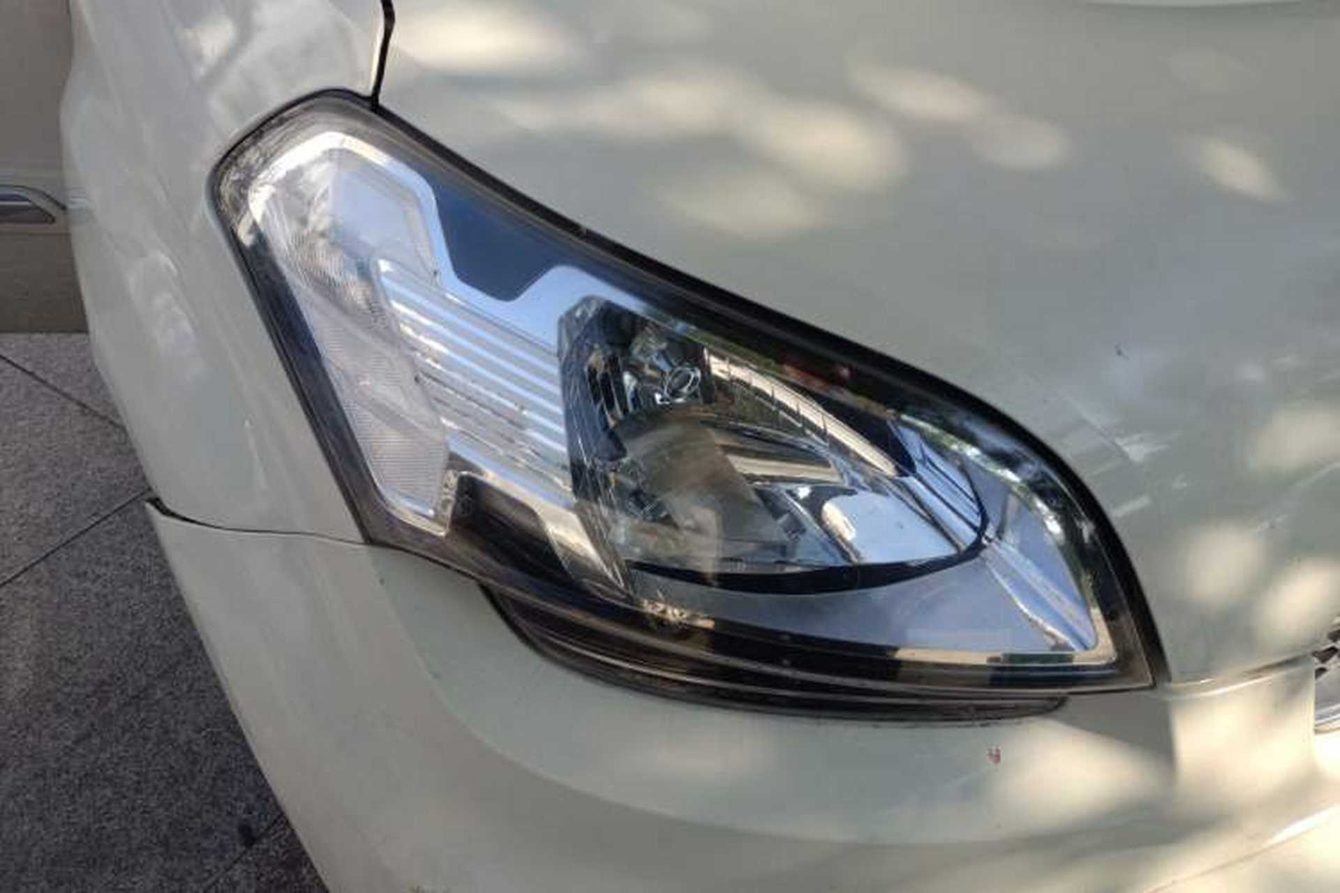 Used Kia Soul 2012 1.6L AT GL Right Front Headlight