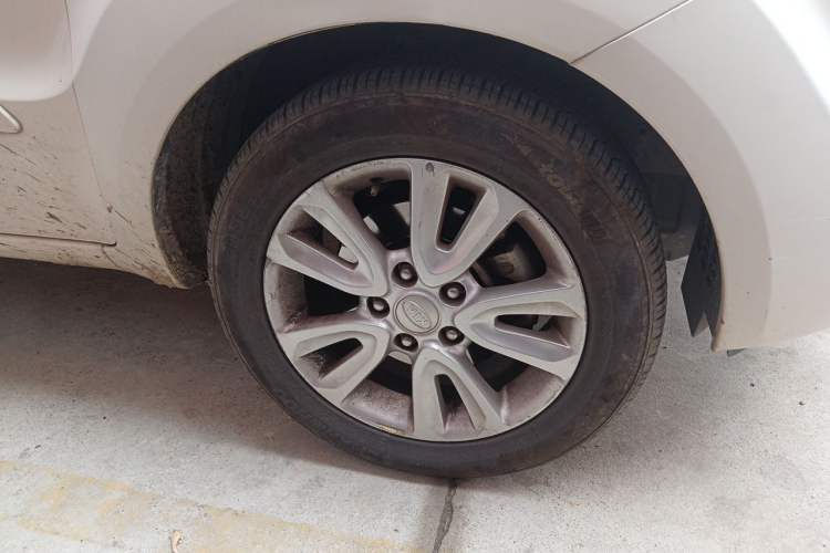 Used Kia Soul 2012 1.6L AT Premium Right Front Wheel Hub