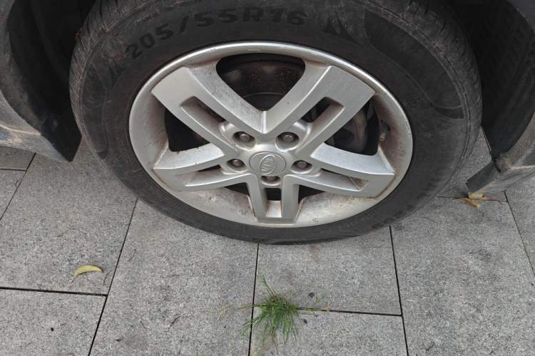 Used Kia Soul 2012 1.6L MT GL Right Front Wheel Hub