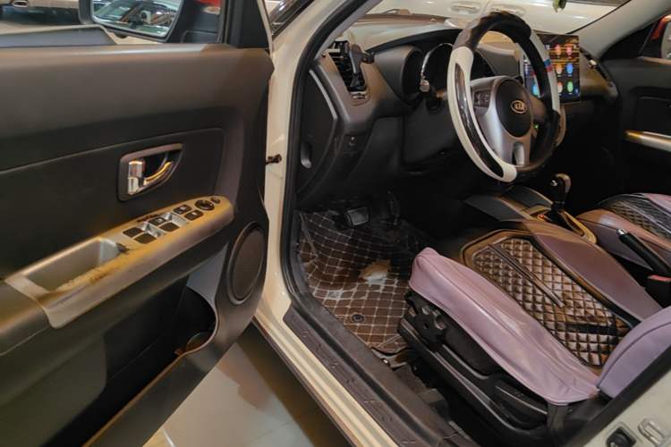 Used Kia Soul 2013 1.6L AT Premium Driver Seat