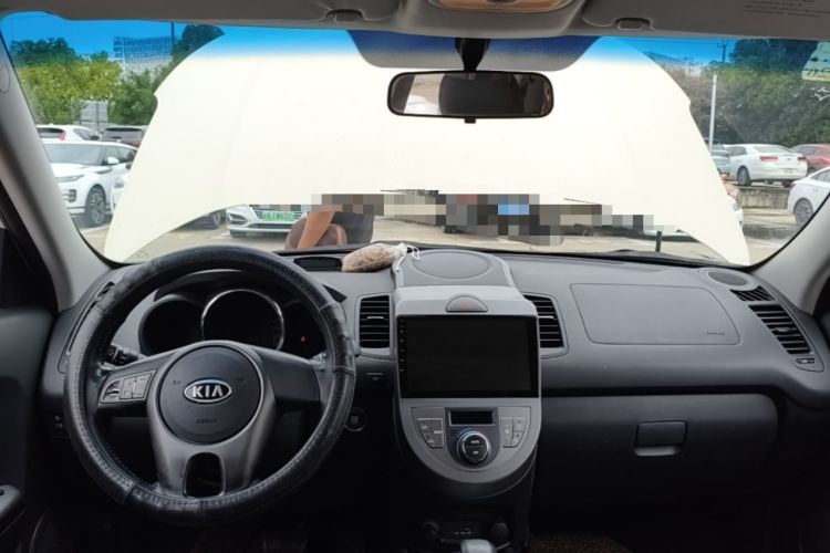 Used Kia Soul 2013 1.6L AT Premium Center Console
