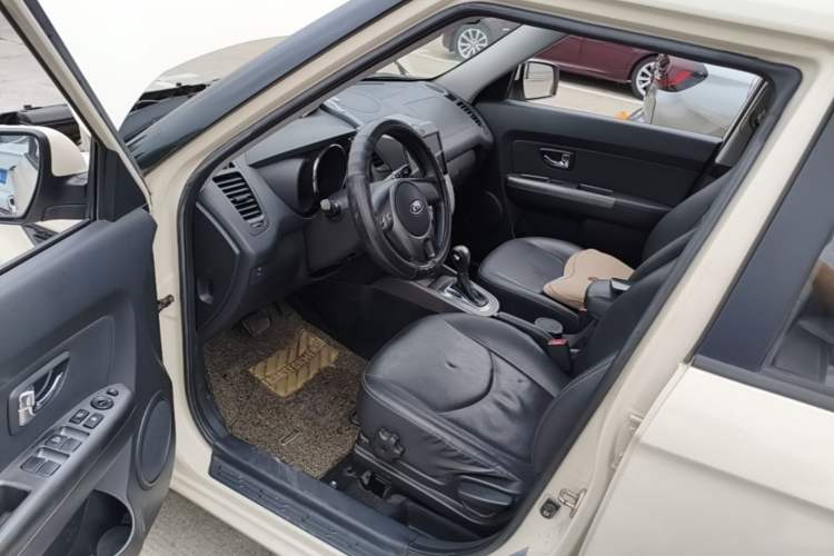 Used Kia Soul 2013 1.6L AT Premium Driver Seat