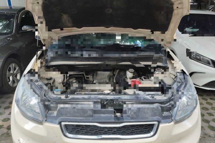 Used Kia Soul 2013 1.6L AT GL Engine Bay