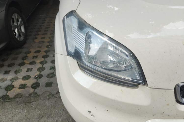 Used Kia Soul 2013 1.6L AT GL Right Front Headlight