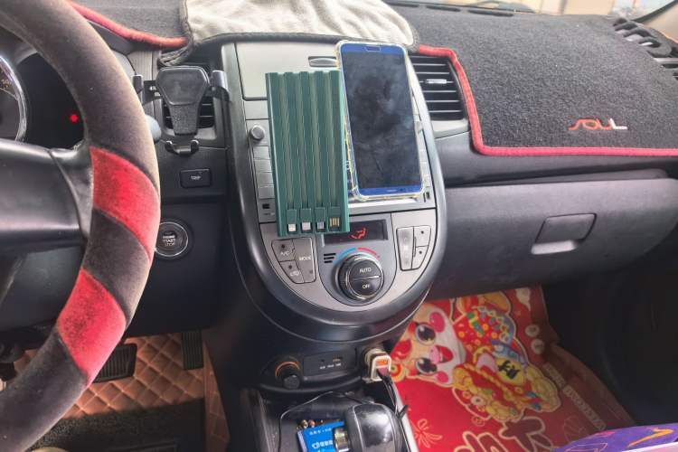 Used Kia Soul 2013 1.6L AT Premium Audio And AC Panel