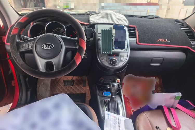 Used Kia Soul 2013 1.6L AT Premium Center Console