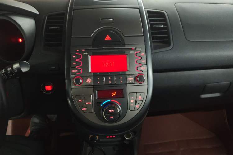 Used Kia Soul 2013 1.6L AT Premium Audio And AC Panel