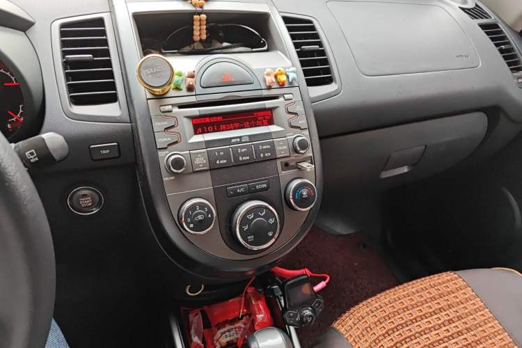 Used Kia Soul 2013 1.6L AT GL Audio And AC Panel
