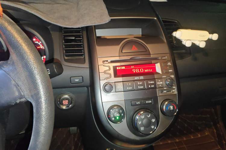 Used Kia Soul 2013 1.6L AT GL Audio And AC Panel