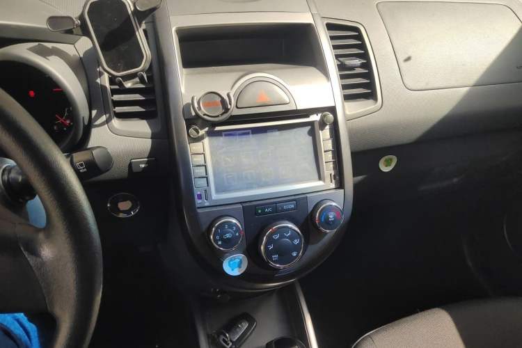 Used Kia Soul 2013 1.6L AT GL Audio And AC Panel