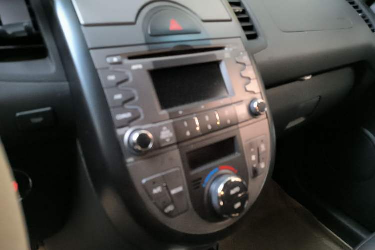 Used Kia Soul 2013 1.6L AT Premium Audio And AC Panel