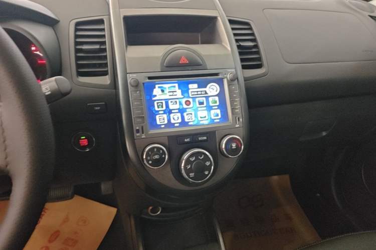 Used Kia Soul 2013 1.6L AT GL Audio And AC Panel