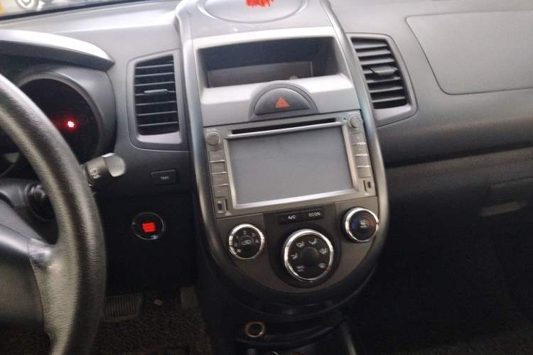 Used Kia Soul 2013 1.6L AT GL Audio And AC Panel