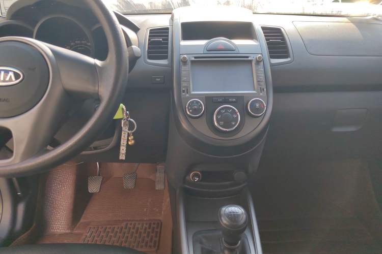 Used Kia Soul 2013 1.6L MT GL Audio And AC Panel