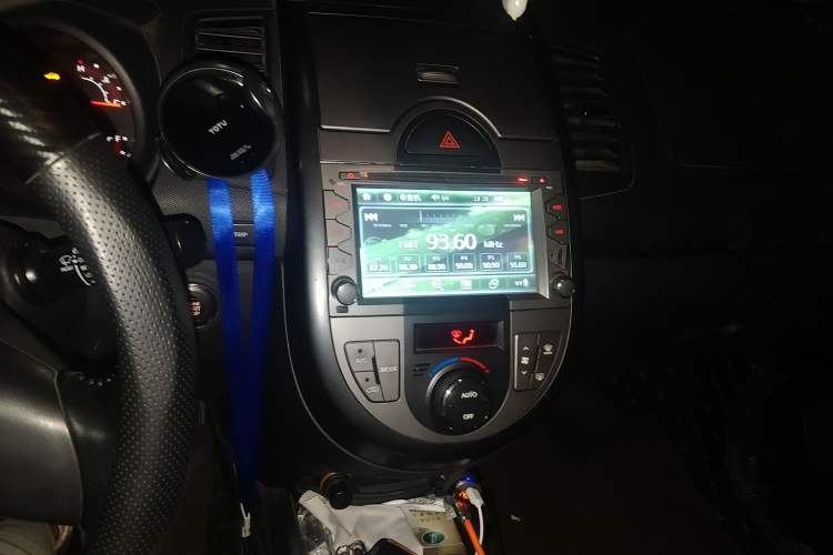 Used Kia Soul 2013 1.6L AT Premium Audio And AC Panel