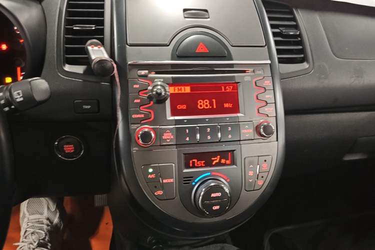 Used Kia Soul 2013 1.6L AT Premium Audio And AC Panel