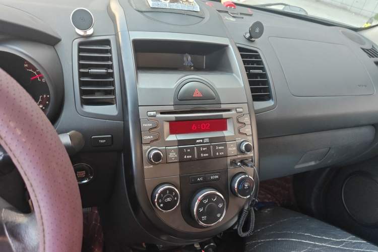 Used Kia Soul 2013 1.6L AT GL Audio And AC Panel