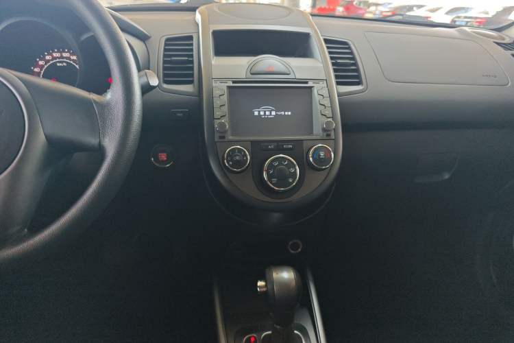 Used Kia Soul 2013 1.6L AT GL Audio And AC Panel