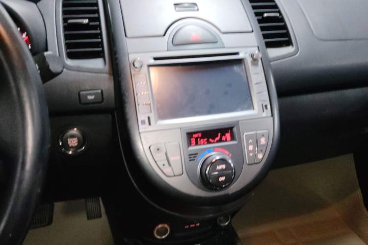 Used Kia Soul 2013 1.6L AT Premium Audio And AC Panel