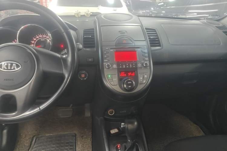 Used Kia Soul 2013 1.6L AT Premium Audio And AC Panel