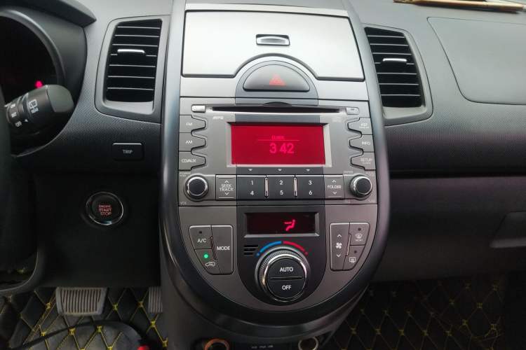 Used Kia Soul 2013 1.6L AT Premium Audio And AC Panel