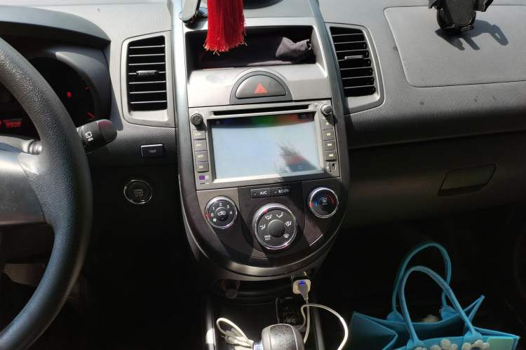 Used Kia Soul 2013 1.6L AT GL Audio And AC Panel
