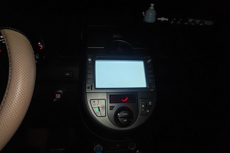 Used Kia Soul 2013 1.6L AT Premium Audio And AC Panel