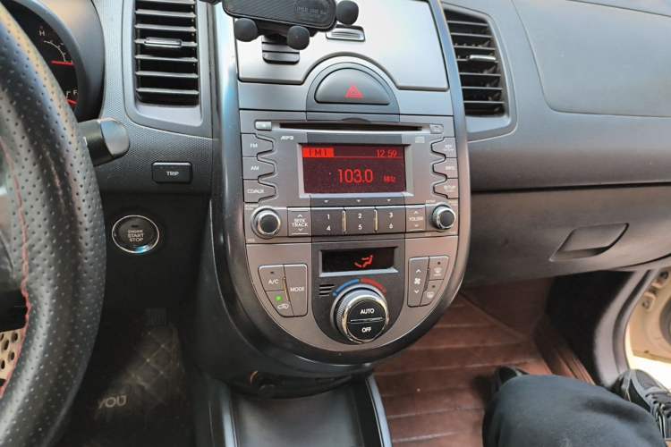 Used Kia Soul 2013 1.6L AT Premium Audio And AC Panel