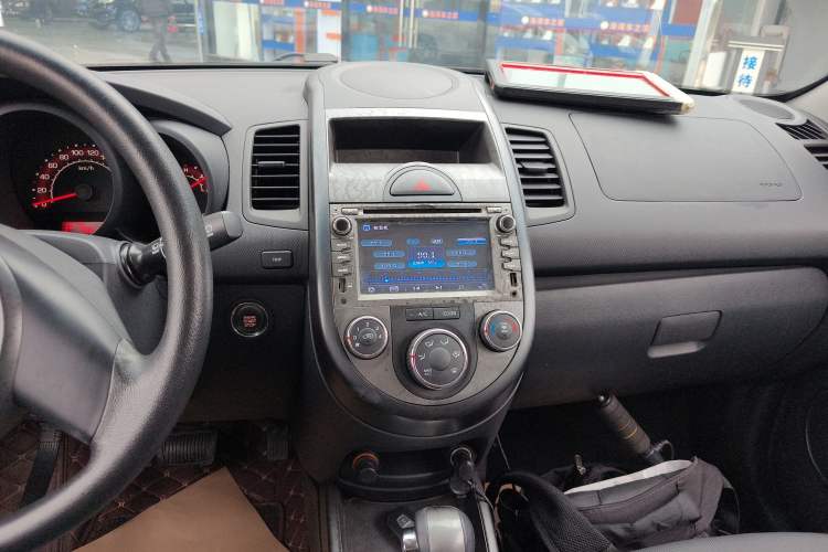 Used Kia Soul 2013 1.6L AT GL Audio And AC Panel