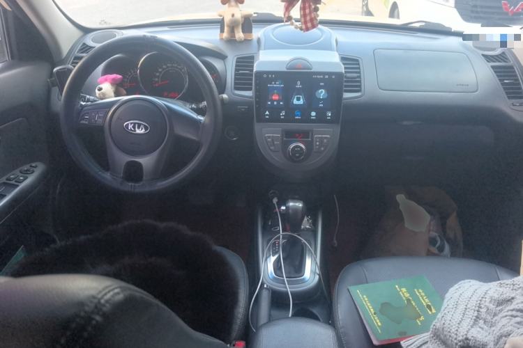 Used Kia Soul 2013 1.6L AT Premium Center Console