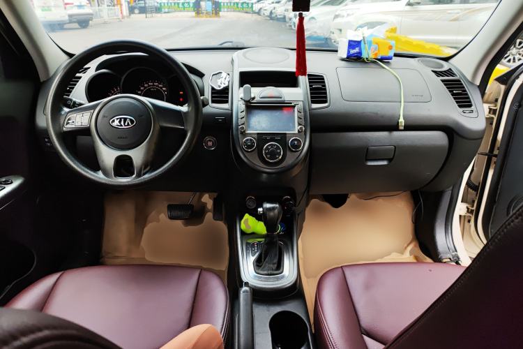 Used Kia Soul 2013 1.6L AT GL Center Console