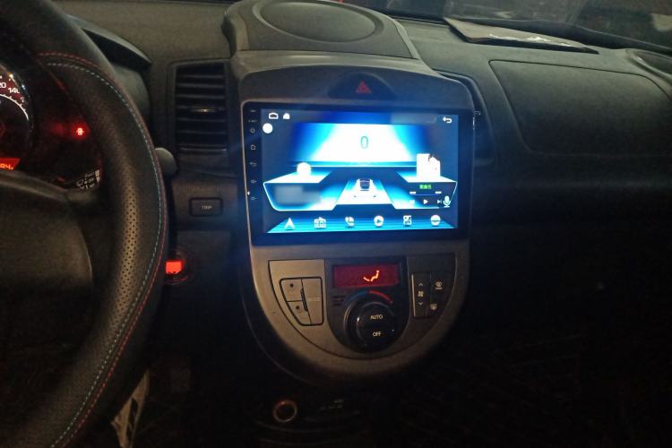 Used Kia Soul 2013 1.6L AT Premium Center Console