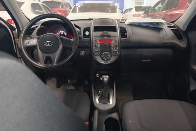 Used Kia Soul 2013 1.6L AT GL Center Console