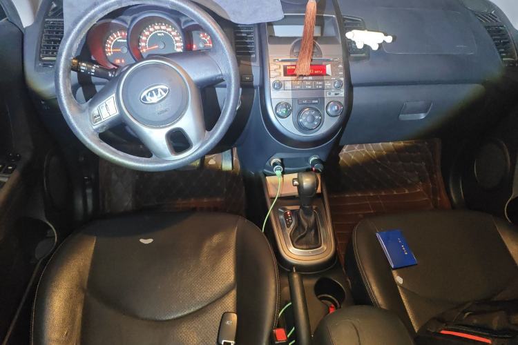Used Kia Soul 2013 1.6L AT GL Center Console