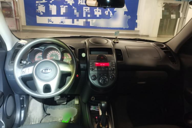 Used Kia Soul 2013 1.6L AT GL Center Console