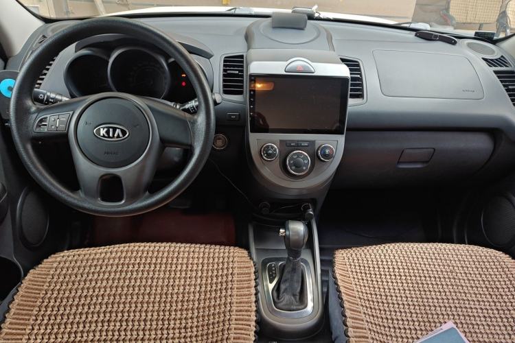 Used Kia Soul 2013 1.6L AT GL Center Console