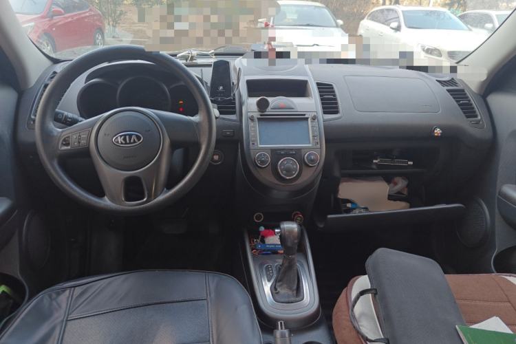 Used Kia Soul 2013 1.6L AT GL Center Console