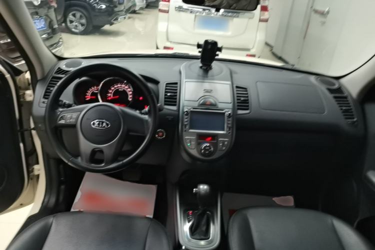 Used Kia Soul 2013 1.6L AT Premium Center Console