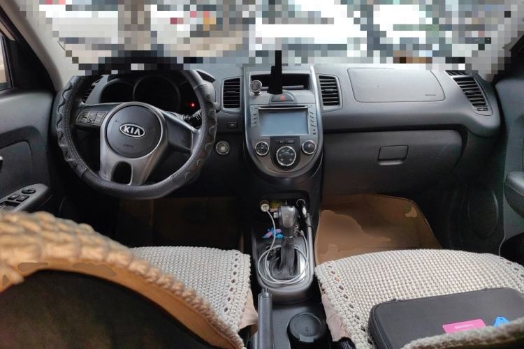 Used Kia Soul 2013 1.6L AT GL Center Console