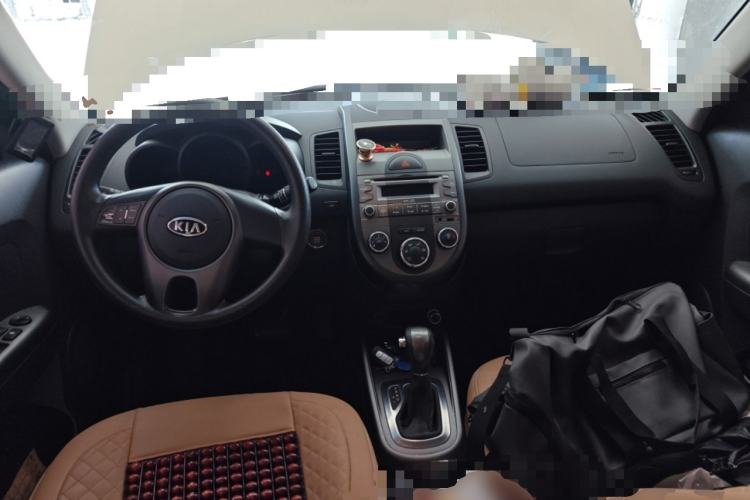 Used Kia Soul 2013 1.6L AT GL Center Console